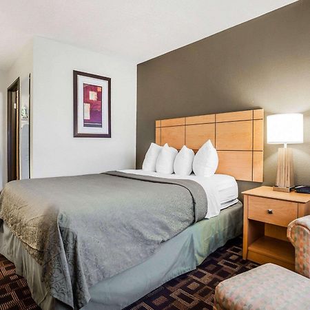 Quality Inn & Suites Des Moines Airport Екстер'єр фото