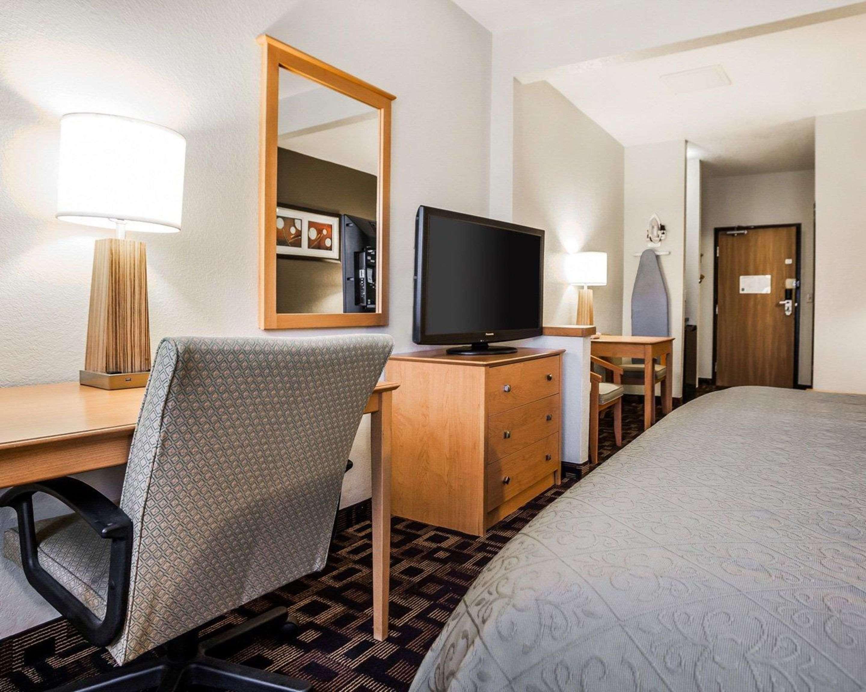 Quality Inn & Suites Des Moines Airport Екстер'єр фото