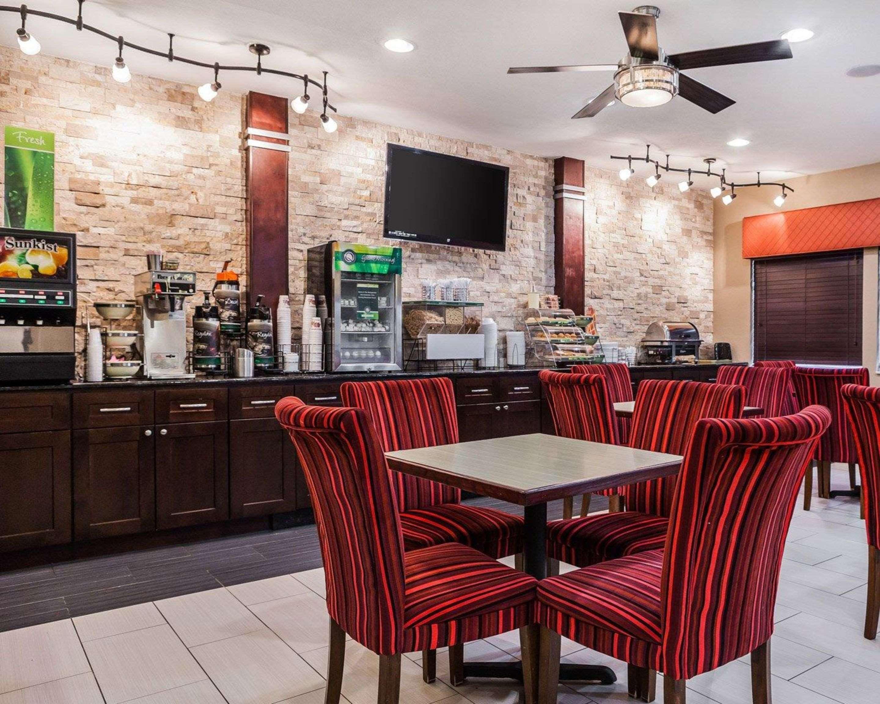 Quality Inn & Suites Des Moines Airport Екстер'єр фото