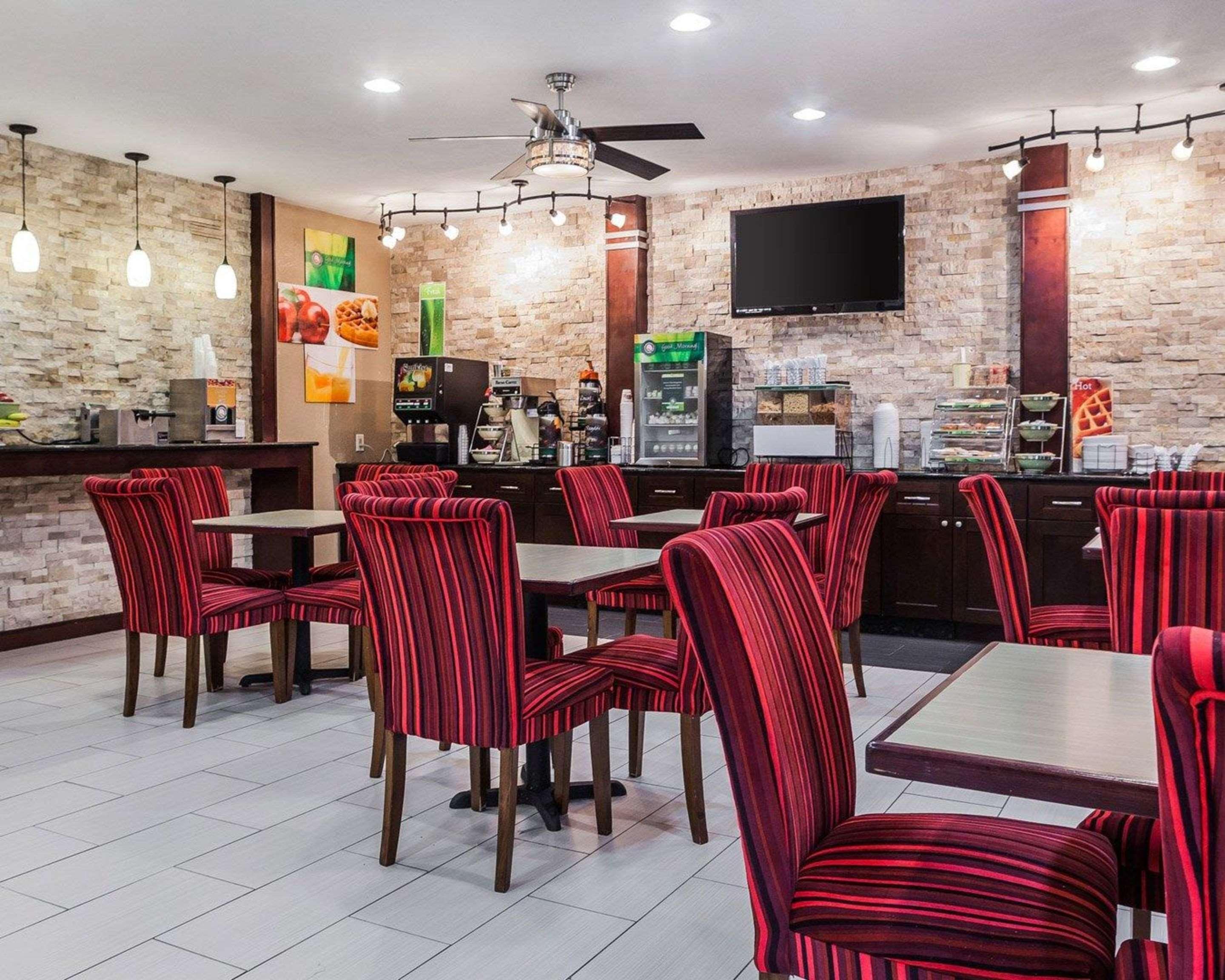 Quality Inn & Suites Des Moines Airport Екстер'єр фото