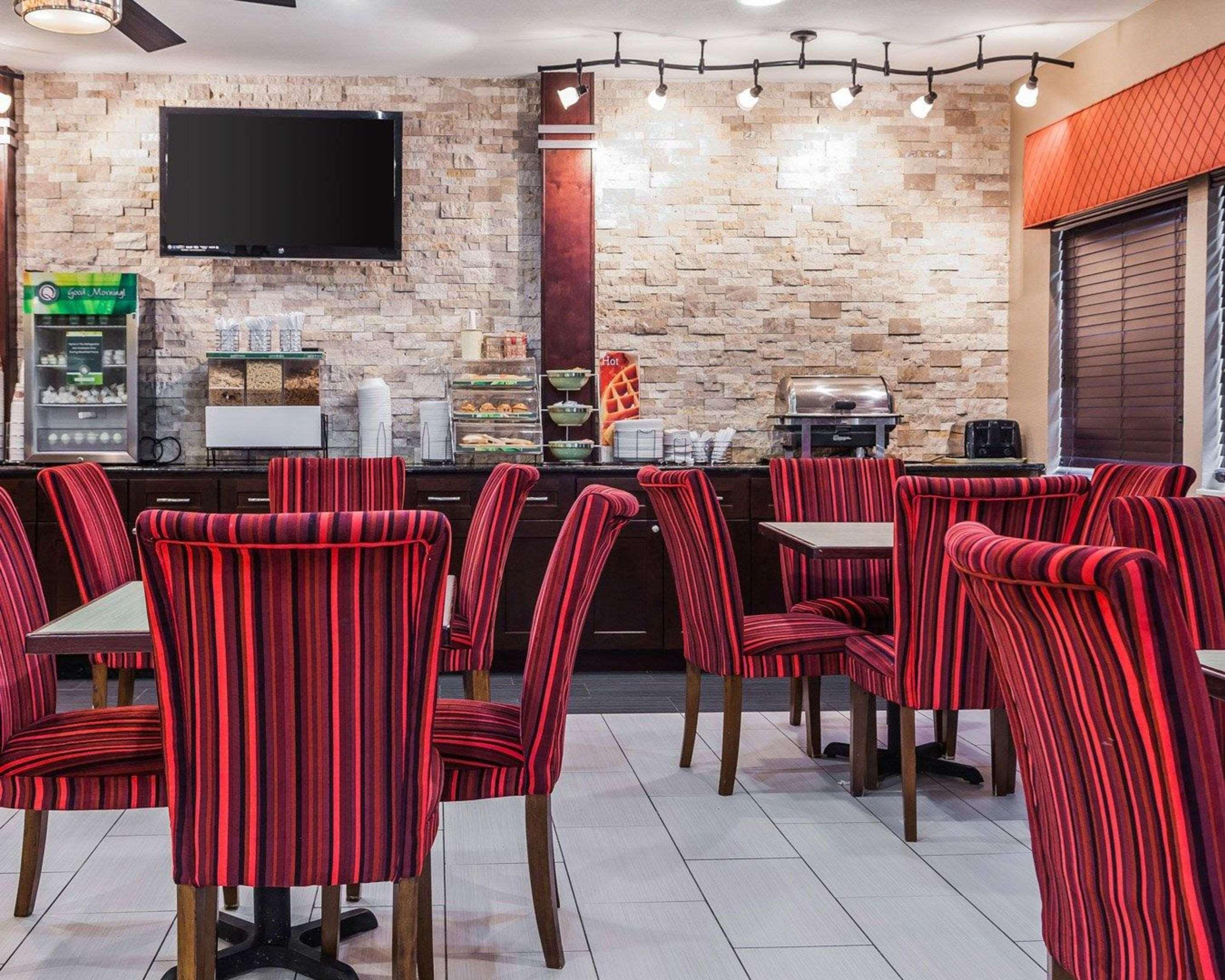 Quality Inn & Suites Des Moines Airport Екстер'єр фото