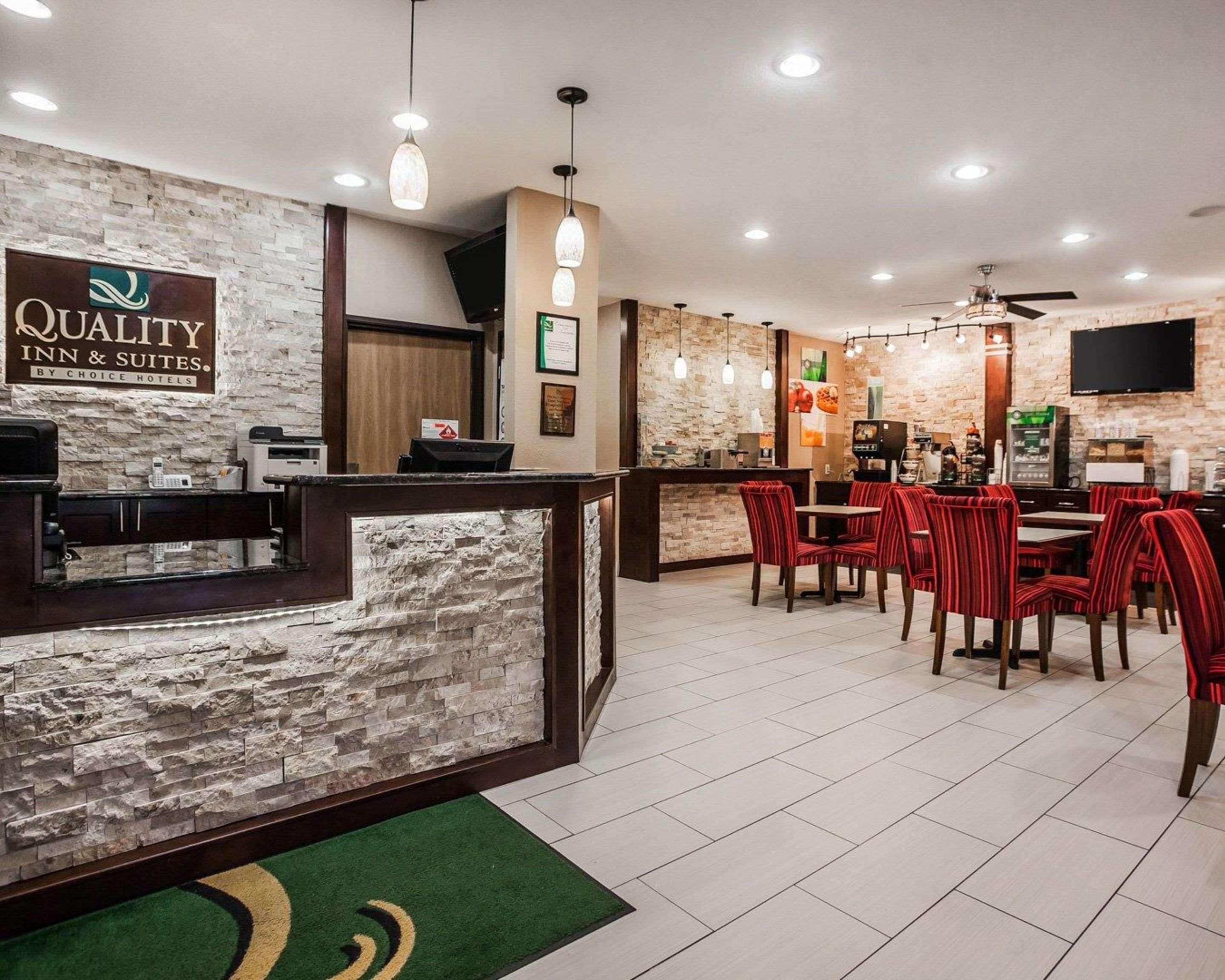 Quality Inn & Suites Des Moines Airport Екстер'єр фото