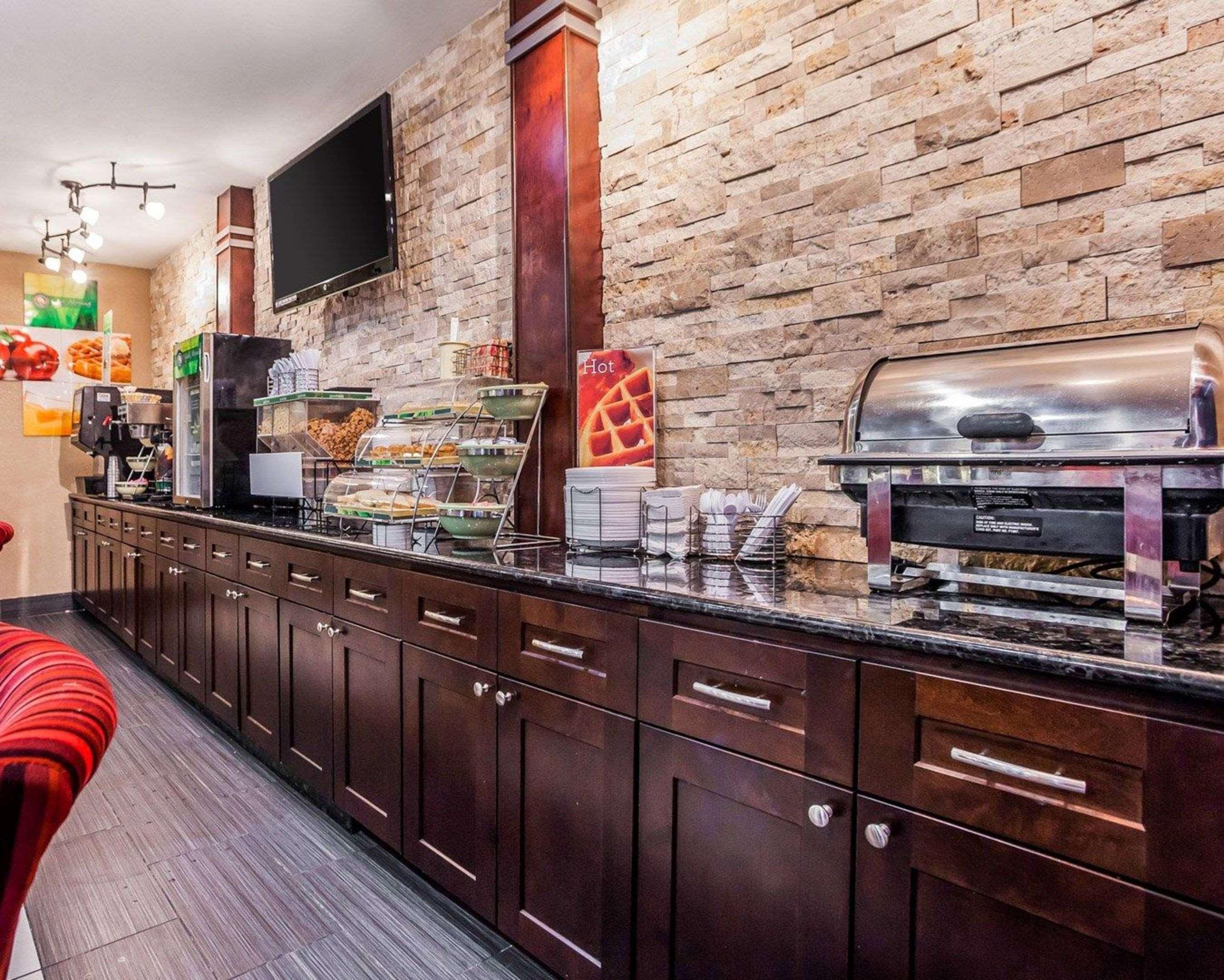 Quality Inn & Suites Des Moines Airport Екстер'єр фото