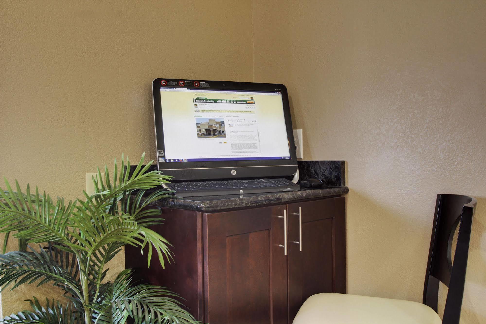Quality Inn & Suites Des Moines Airport Екстер'єр фото
